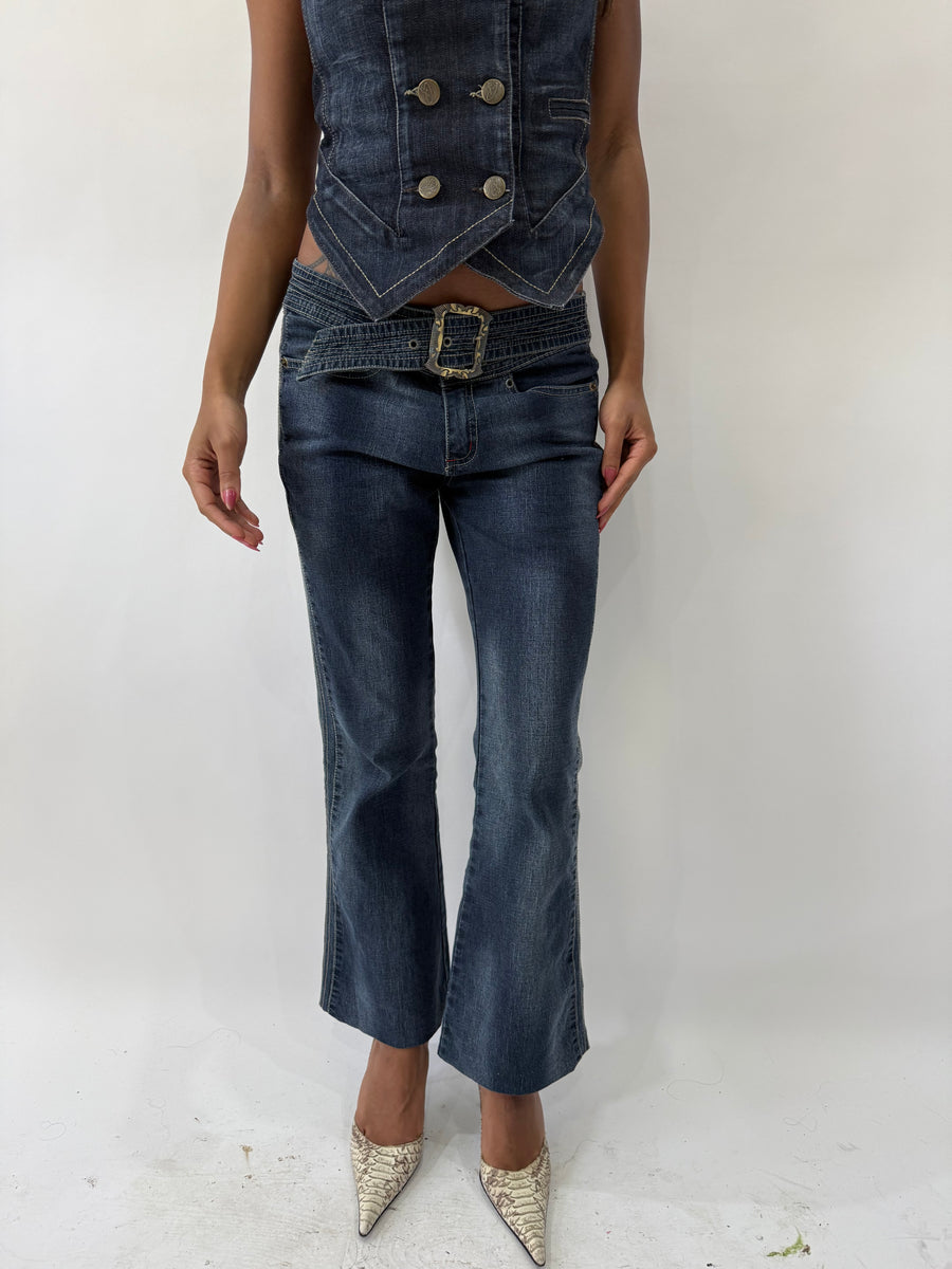 western edit | taille: S/M · couleur: bleu · matière: denim · article: jean · détails: ceinturé + court