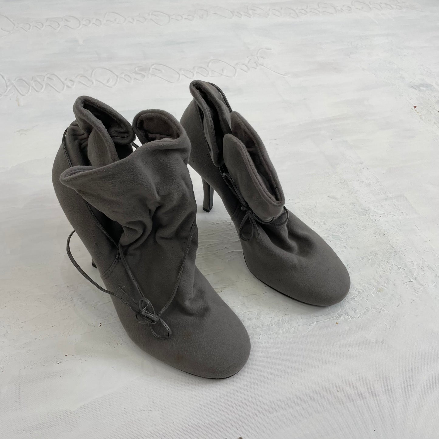 ⭐️90s MINIMALISM DROP | old label next grey lace up boot heels
