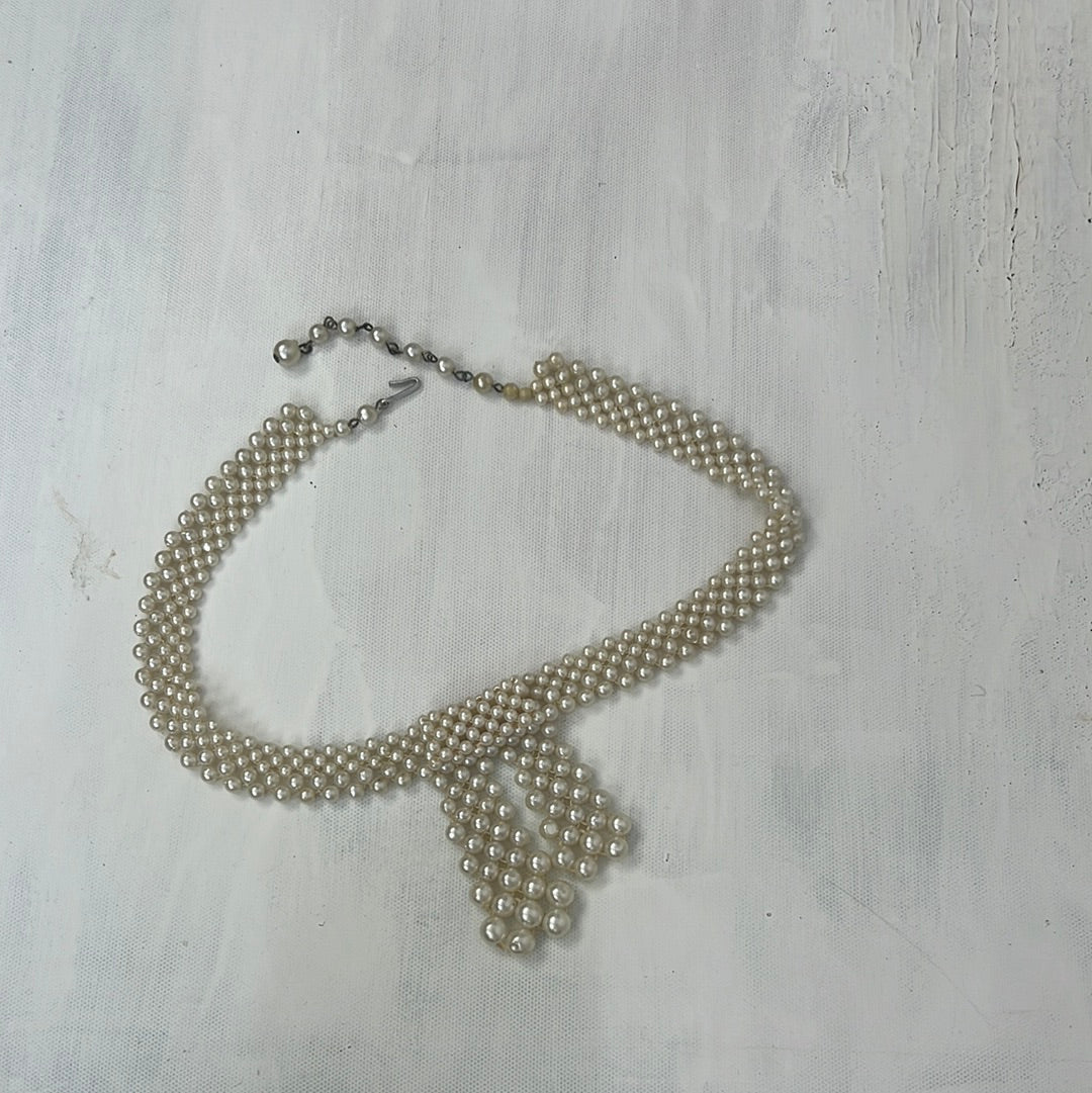 PROM SEASON DROP | small cream pearl style necklace