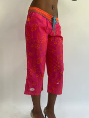 beach drop | Capa de cor rosa com cortinas capri
