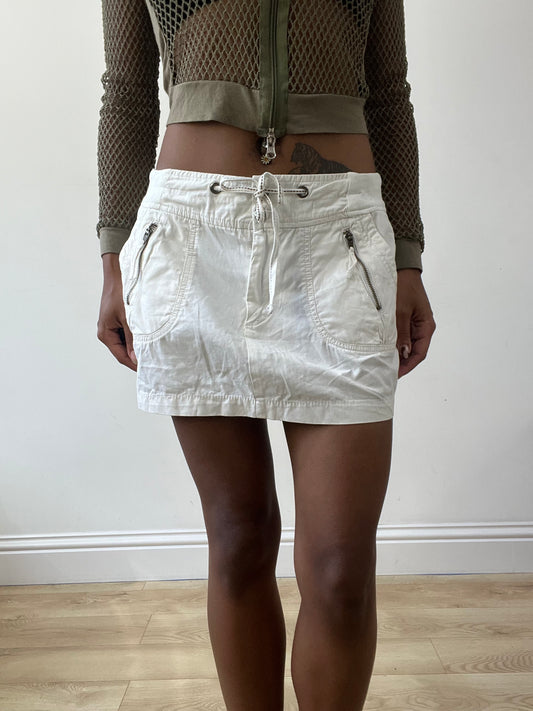 BEST PICKS | small white cargo mini skirt with zip details