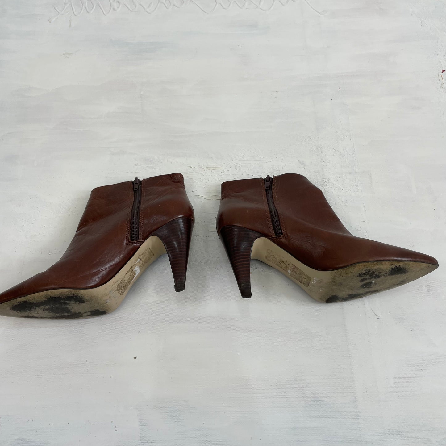 90s MINIMALISM DROP | brown heeled boots