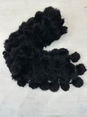 WINTER FAVOURITES | couleur: noir · matière: fausse fourrure · article: écharpe · détails: pompons