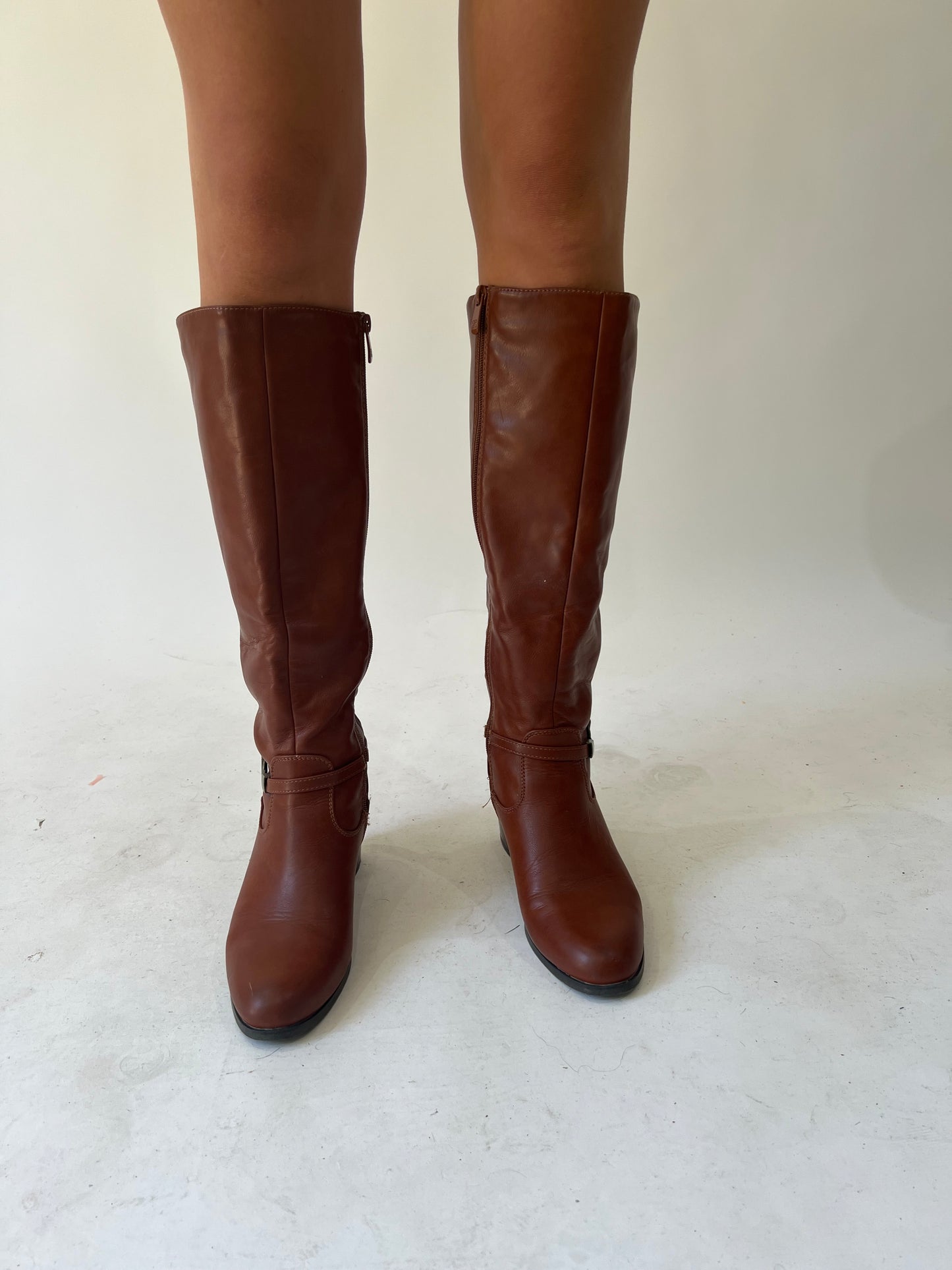 ⭐️ back to school drop | size 5 brown knee high boots