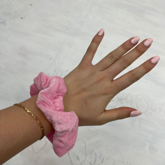 💻⭐️ | baby pink velvet scrunchie