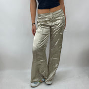 💻‼️ #09 Champagner Satiny Hose mit weitem Bein mit floralen Details an den Beinen