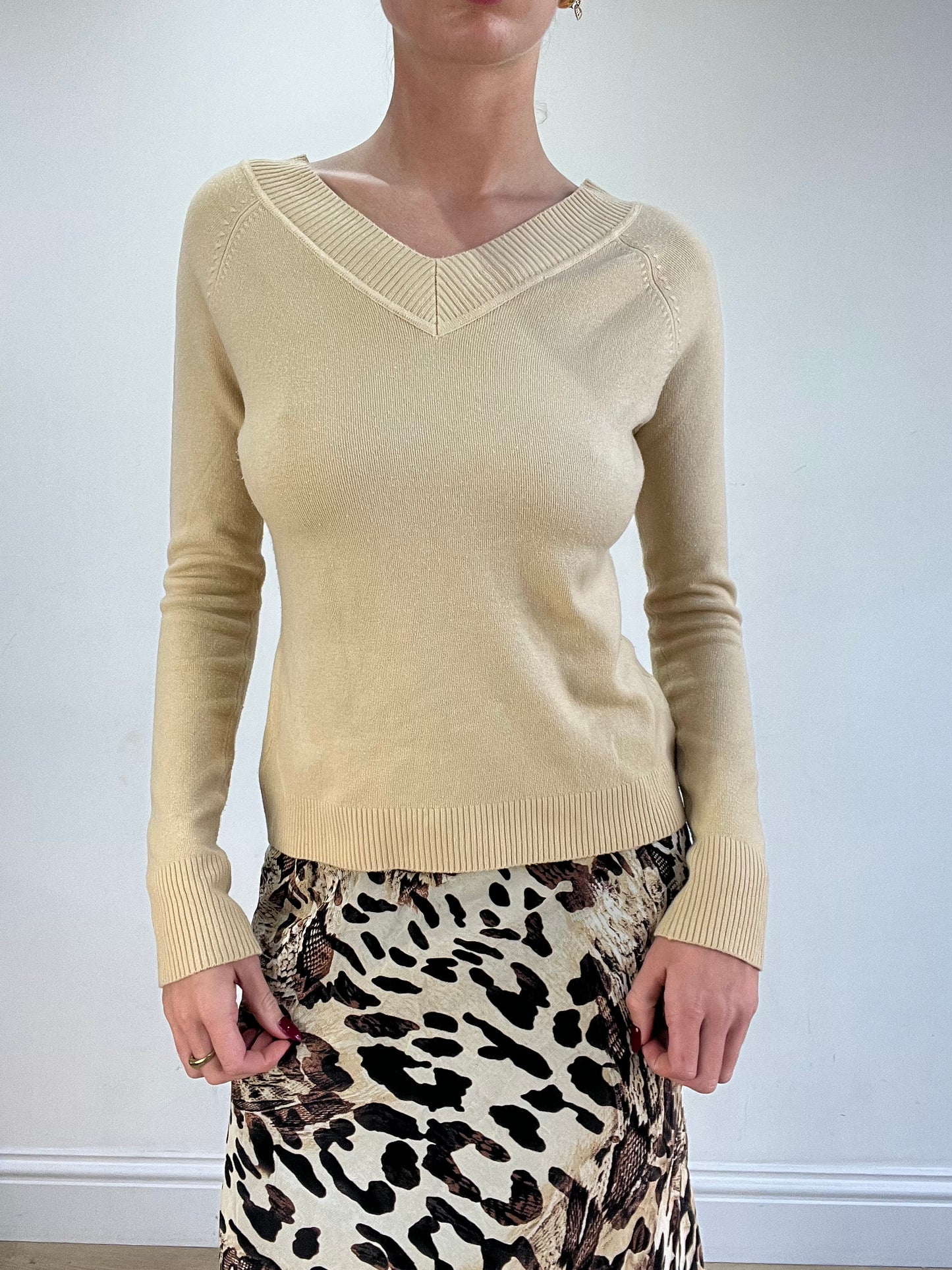 vintage edit sixteen | small cream v neck jumper