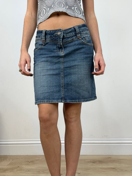 💻 vintage edit two | medium dark wash denim skirt
