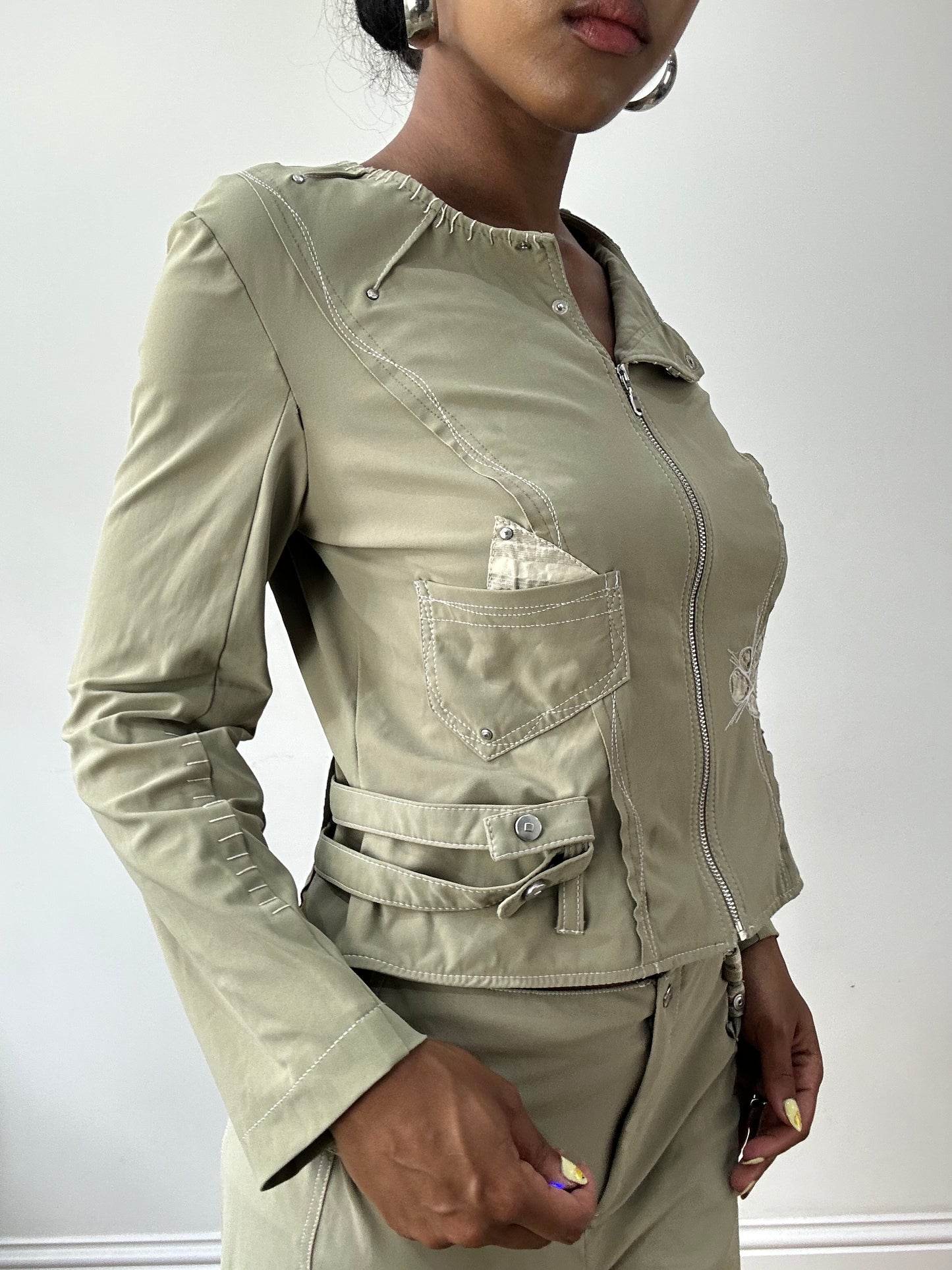 BEST PICKS | small khaki trousers and jacket set