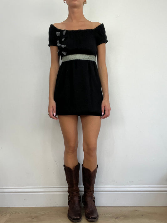 💚 COSY CLASSICS | small black off the shoulder knitted dress