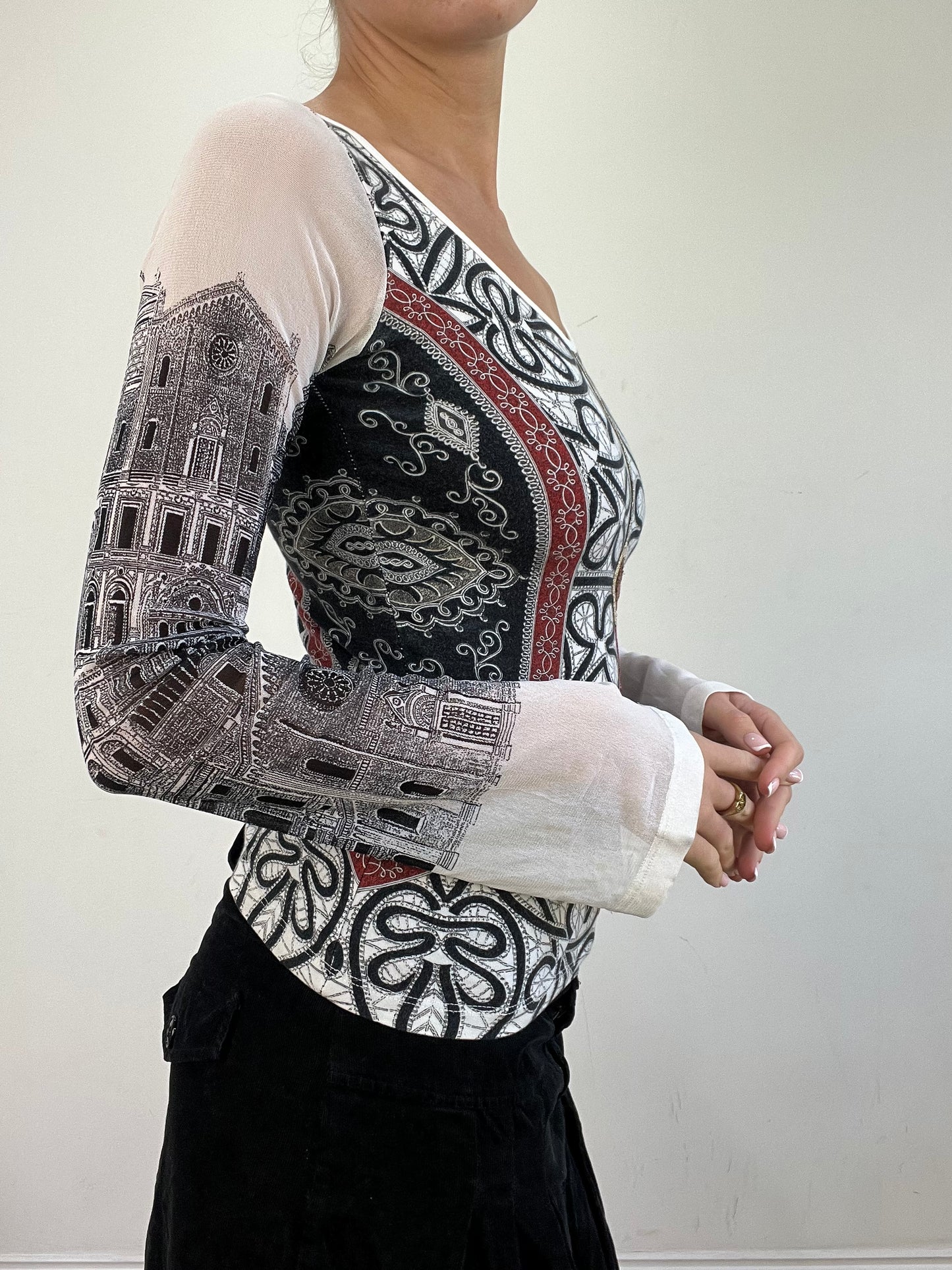 vintage edit twenty | medium white and black save the queen graphic long sleeve top