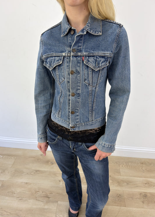 small blue Levi's denim jacket - aesthetic close-up