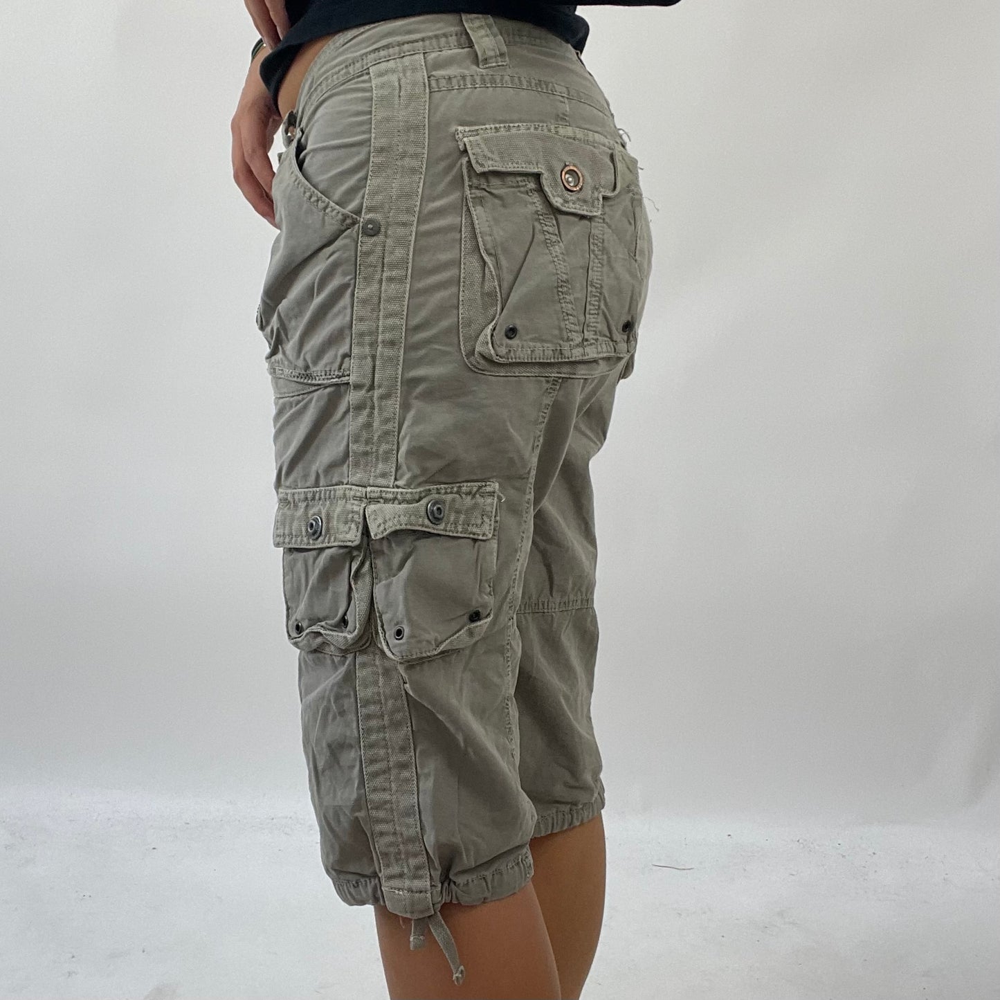 AMELIA GRAY DROP | small khaki jorts