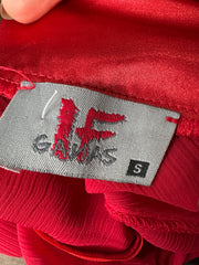 Midsummer Edit | kleines rotes Neckholder-Maxikleid mit Perlentail
