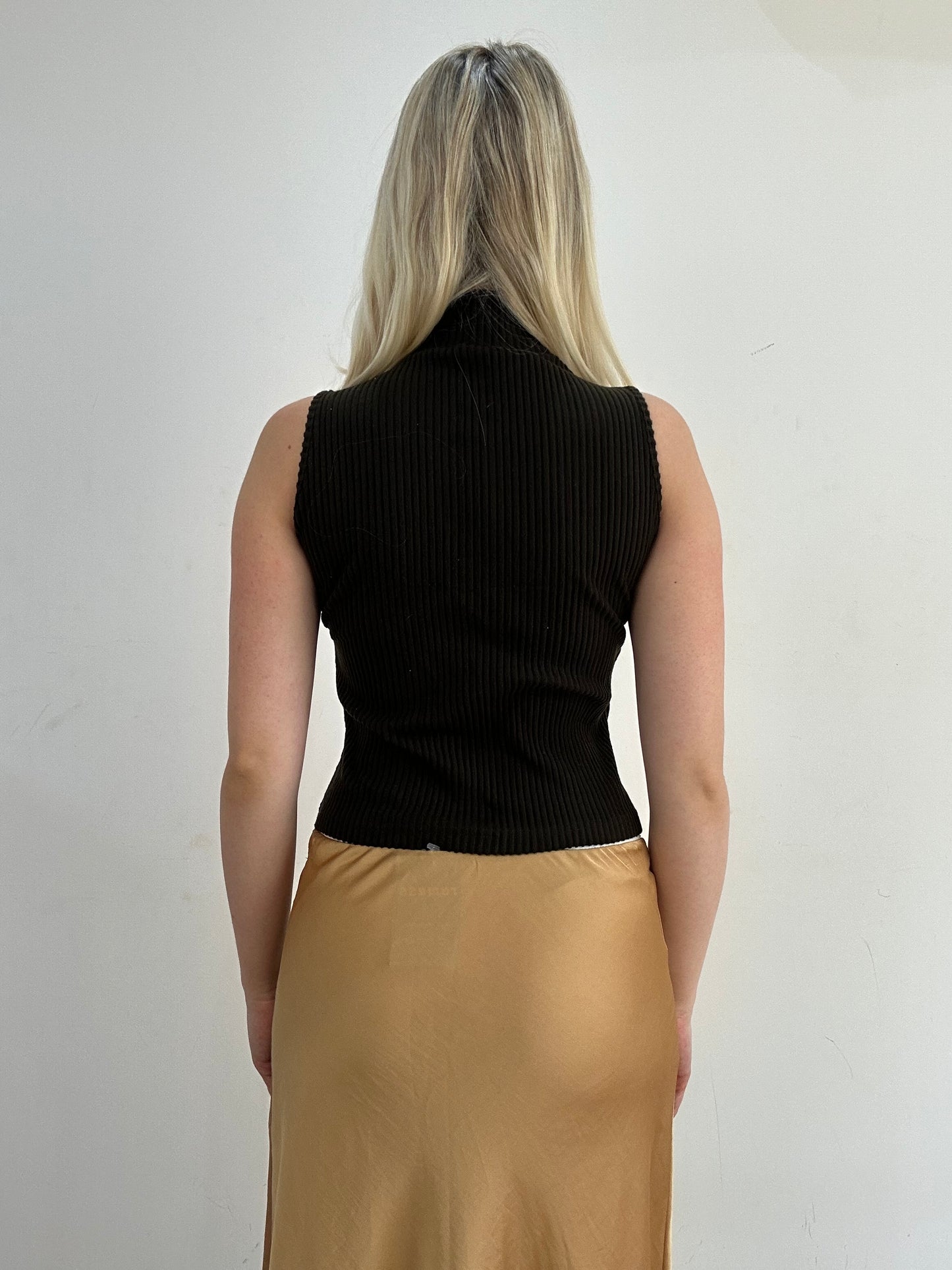 ‼️ | small dark brown sleeveless high neck top