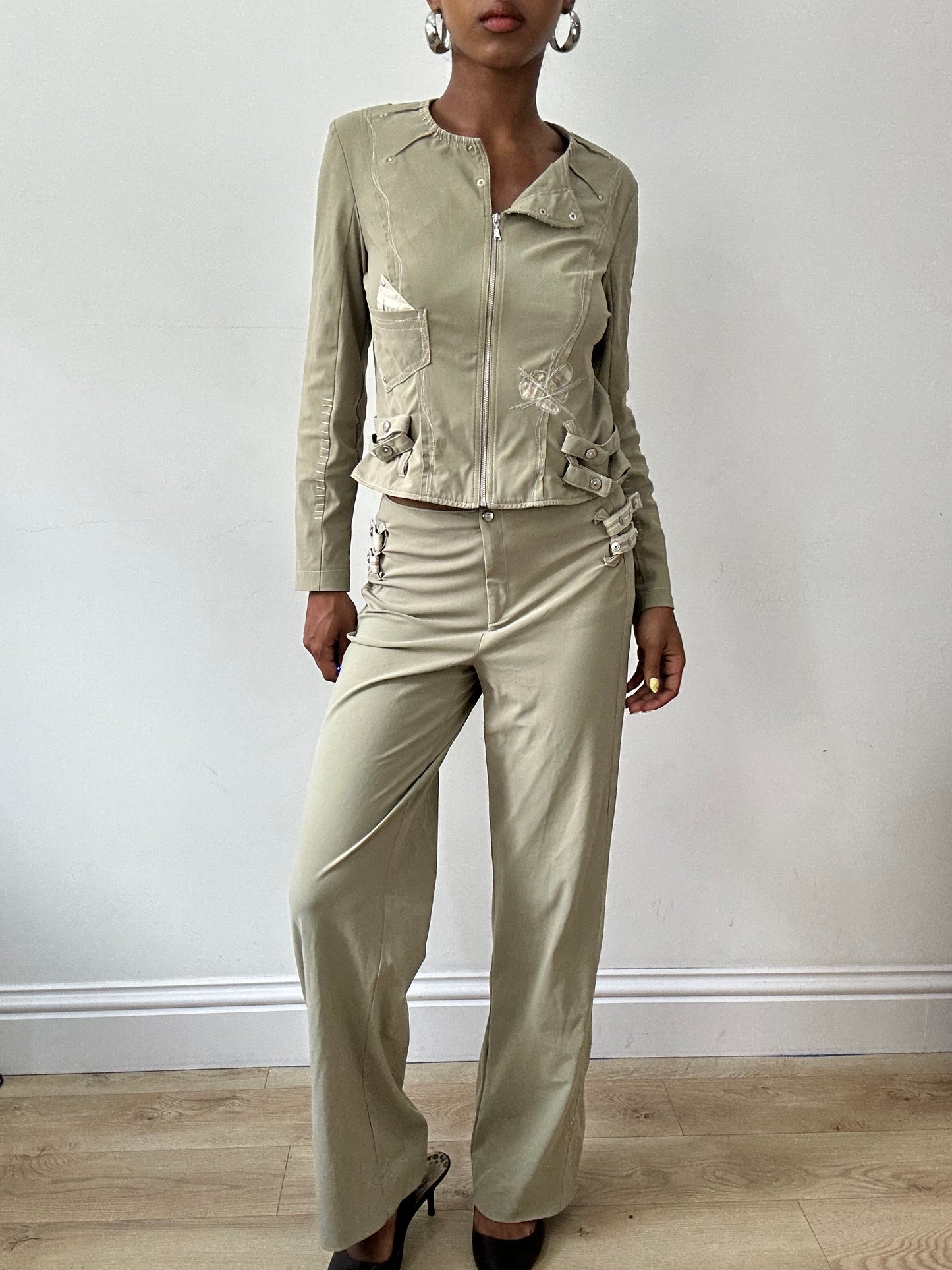 BEST PICKS | small khaki trousers and jacket set
