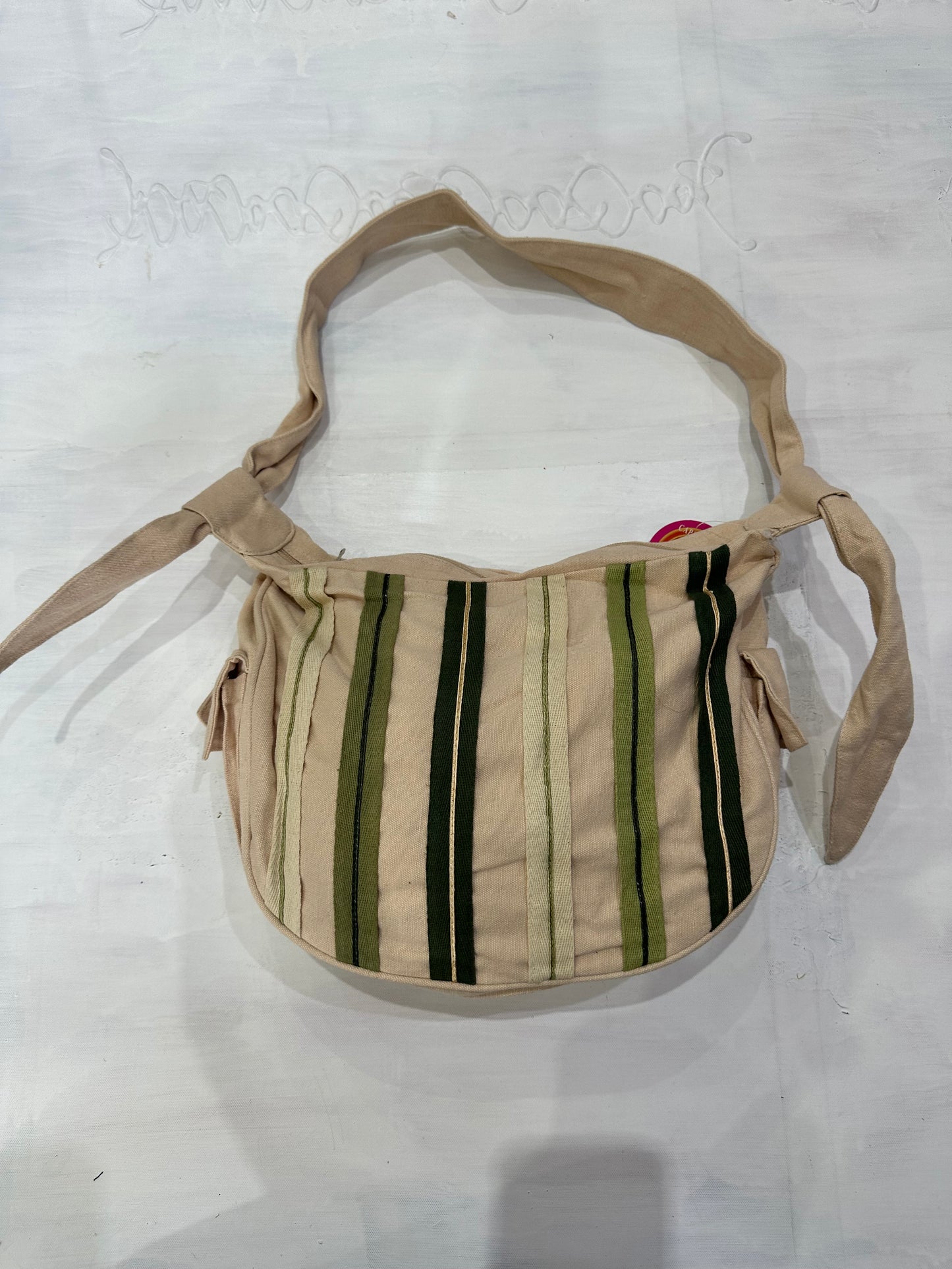 💚vintage edit thirty-five | cream and green slouchy shoulder bag