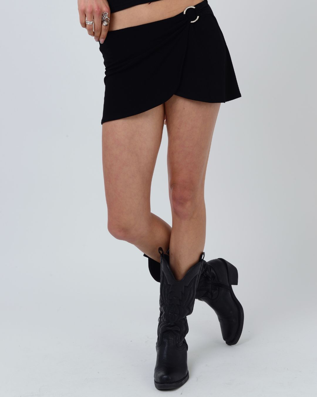 the ava skirt in black