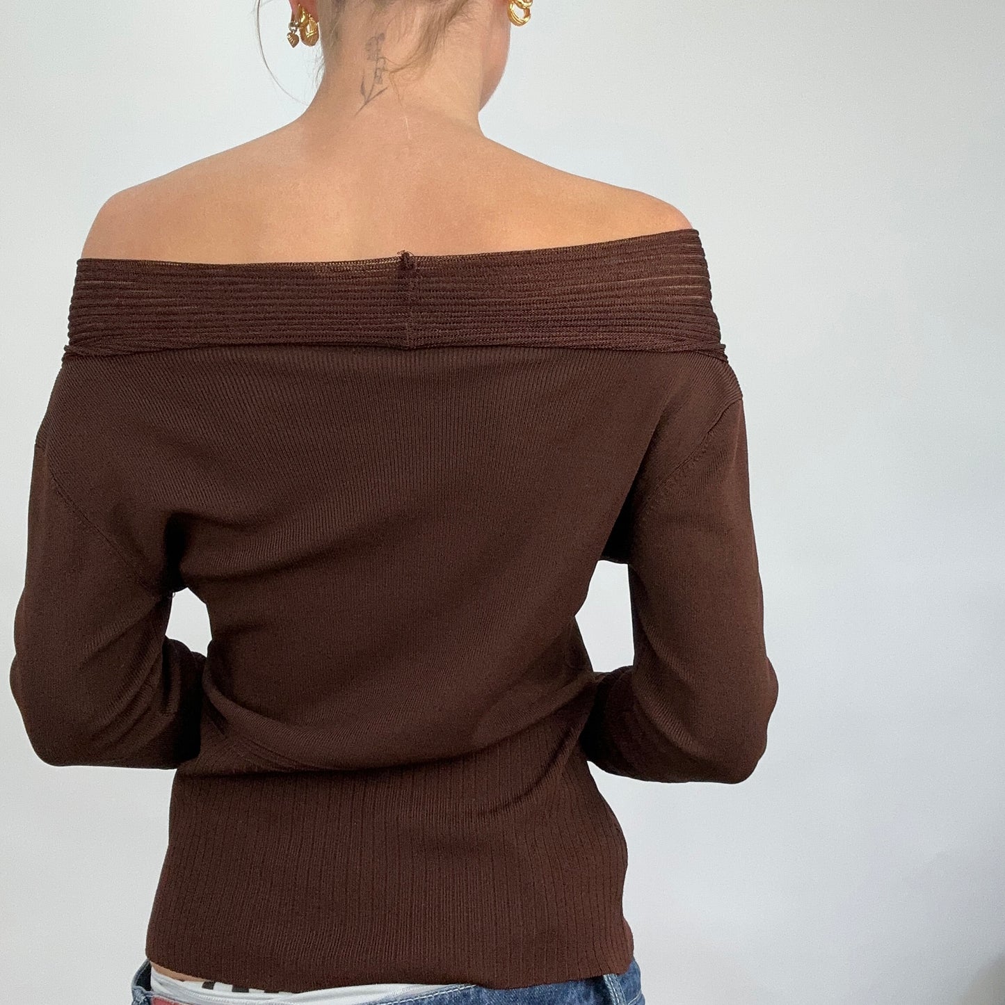 💻CARRIE BRADSHAW DROP | small brown off the shoulder long sleeved top