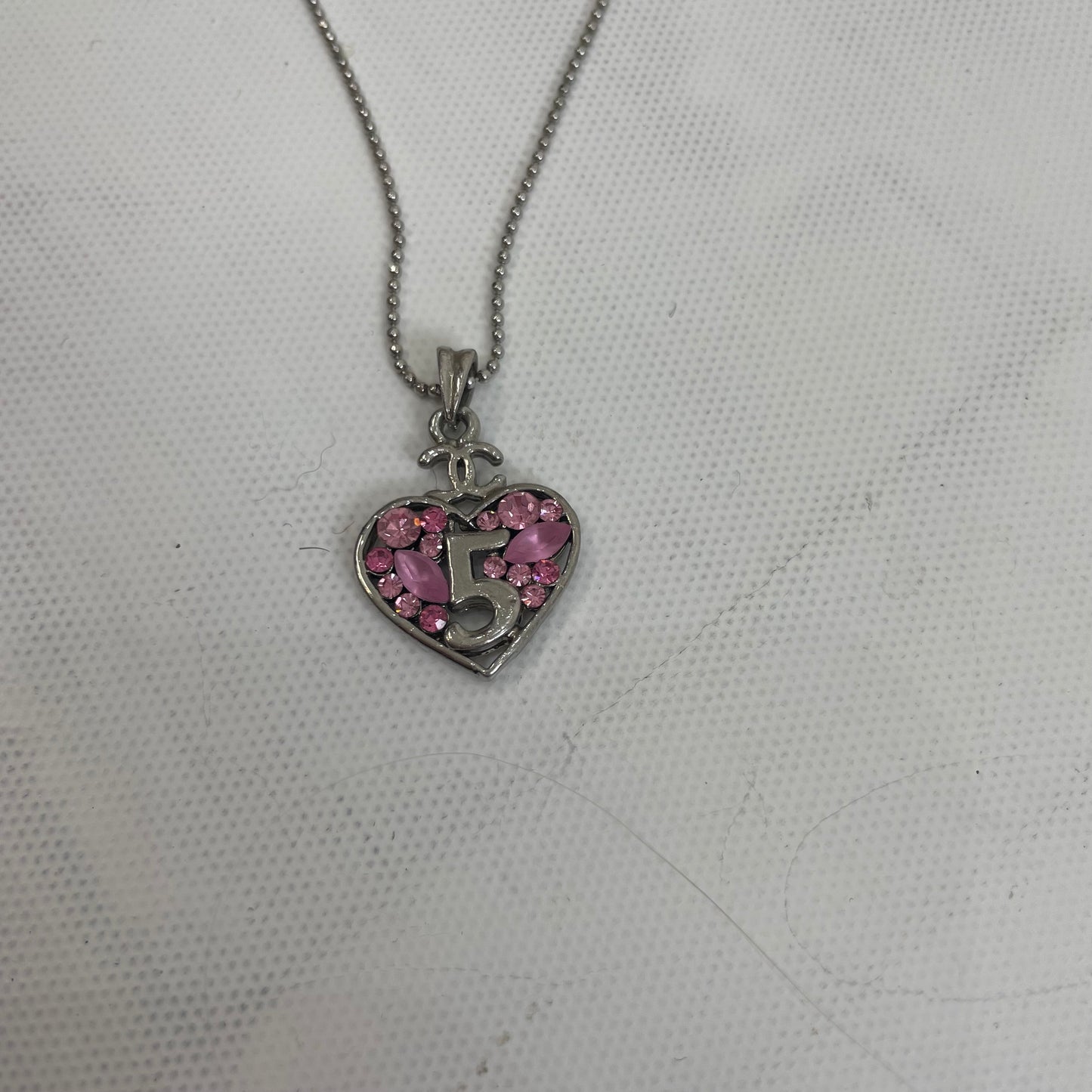 💚 INSTA BADDIE DROP | silver heart pendant necklace with diamanté “5”