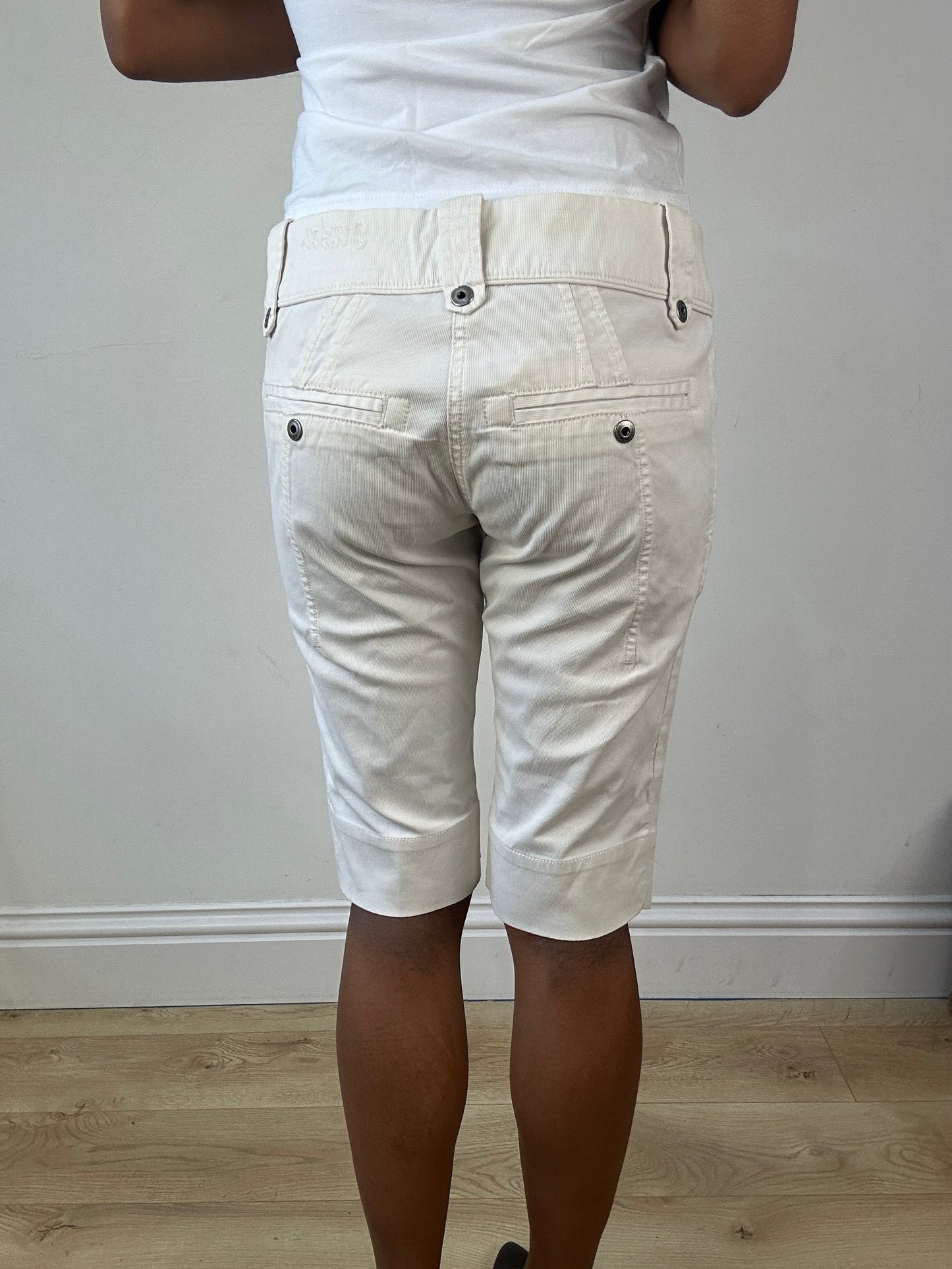 💻💚 vintage edit eighteen | small white diesel cropped jeans / capris
