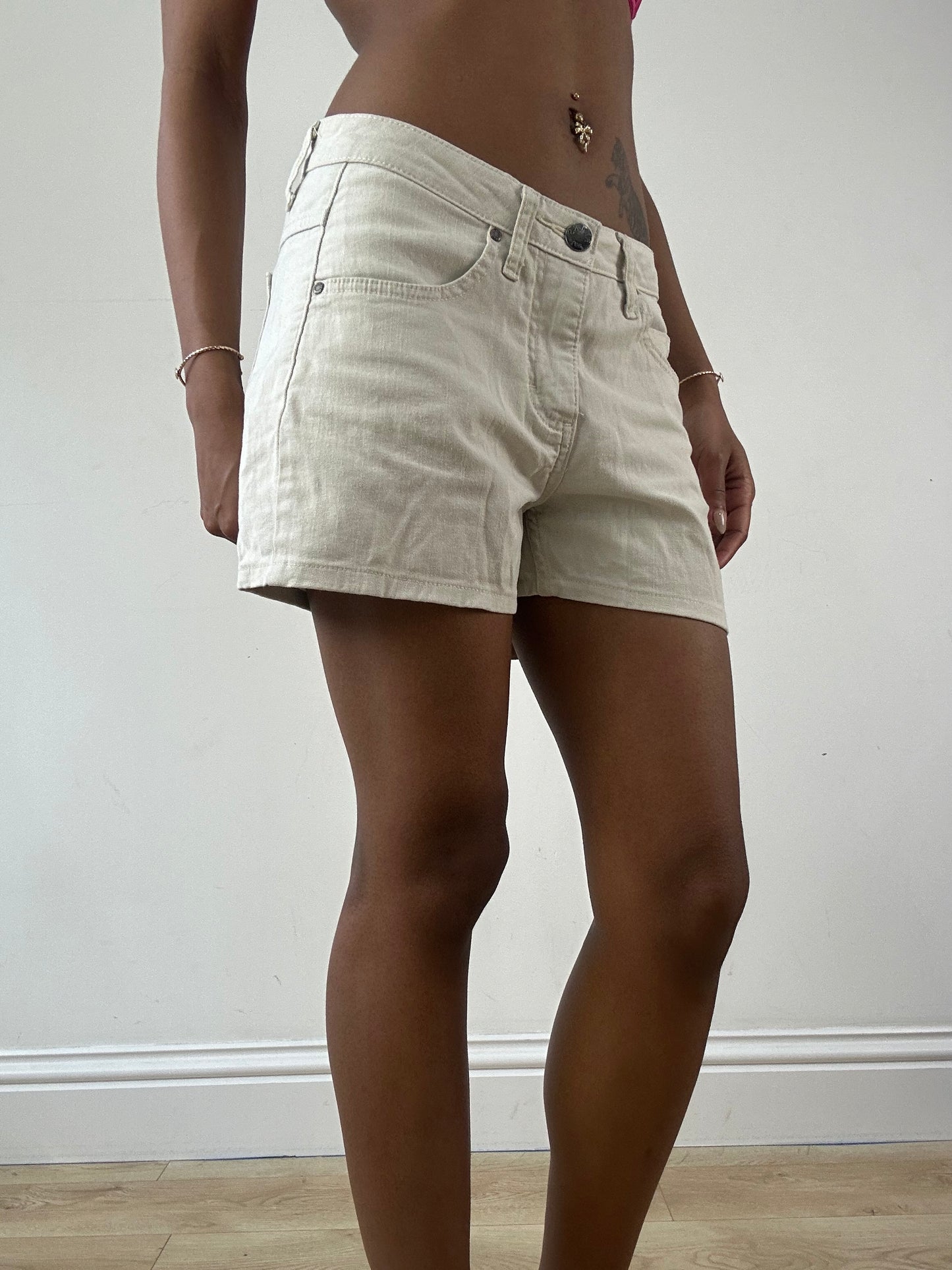 vintage edit twenty-one | small beige lee denim mini shorts