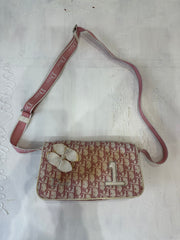 BEST PICKS | couleur: rose · article: sac bandoulière · détails: monogramme + christian dior