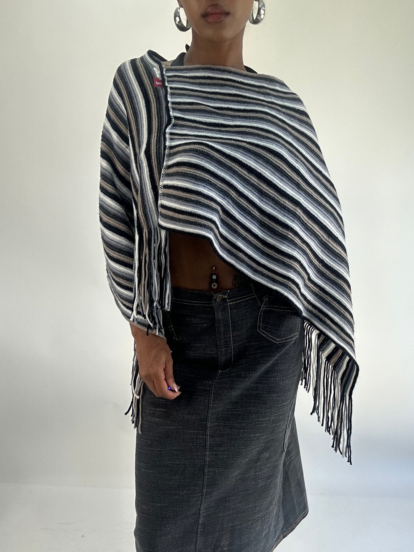 AUTUMN FAVOURITES | medium black and grey knit poncho