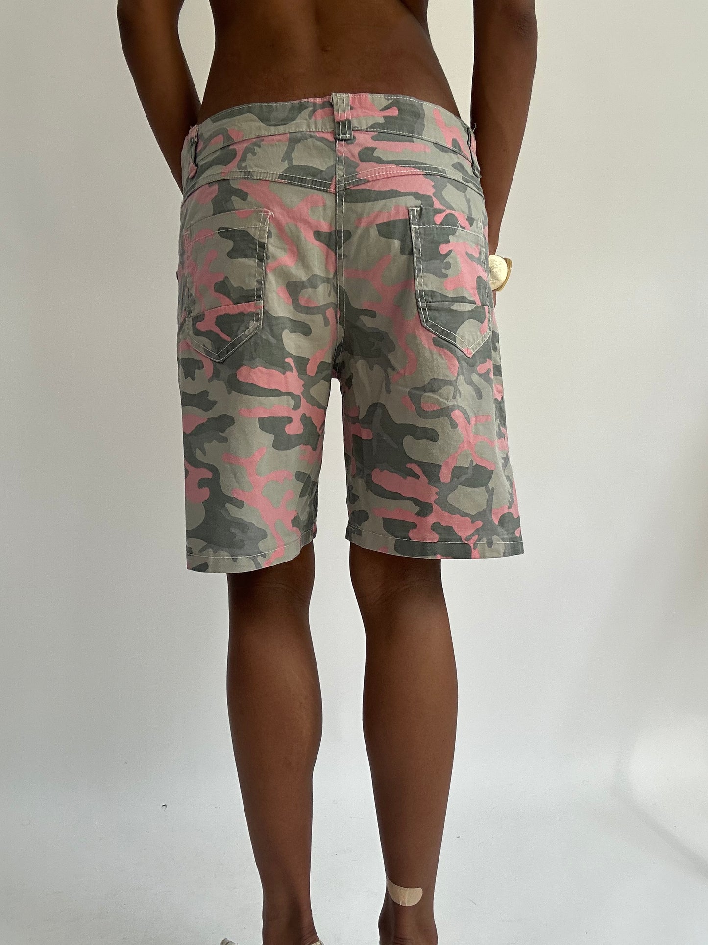 summermaxxing drop | medium khaki cargo shorts