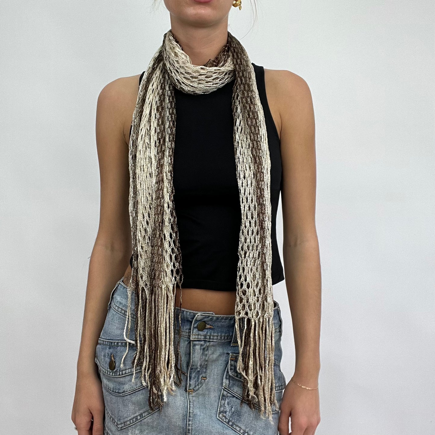 CARRIE BRADSHAW DROP | beige and brown knitted scarf