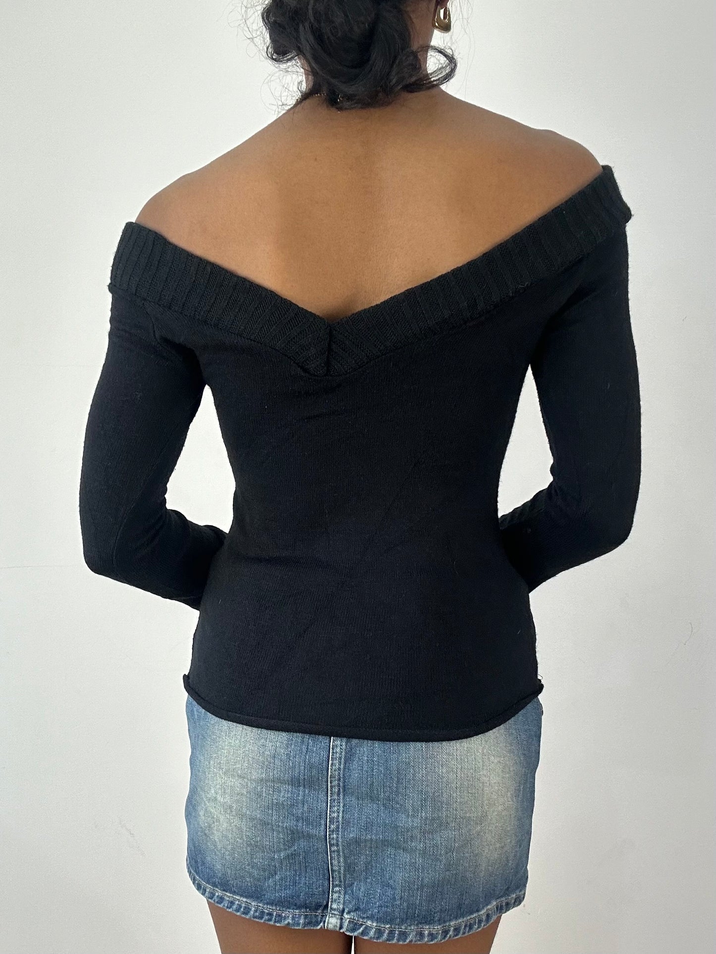 vintage edit eighteen | extra small black off the shoulder pendant jumper