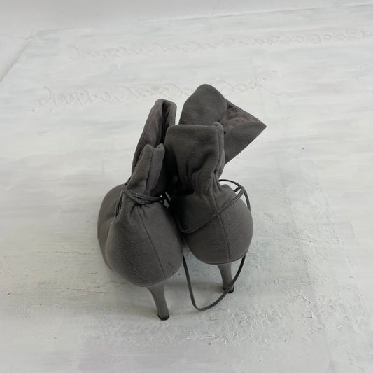 90s MINIMALISM DROP | grey lace up boot heels