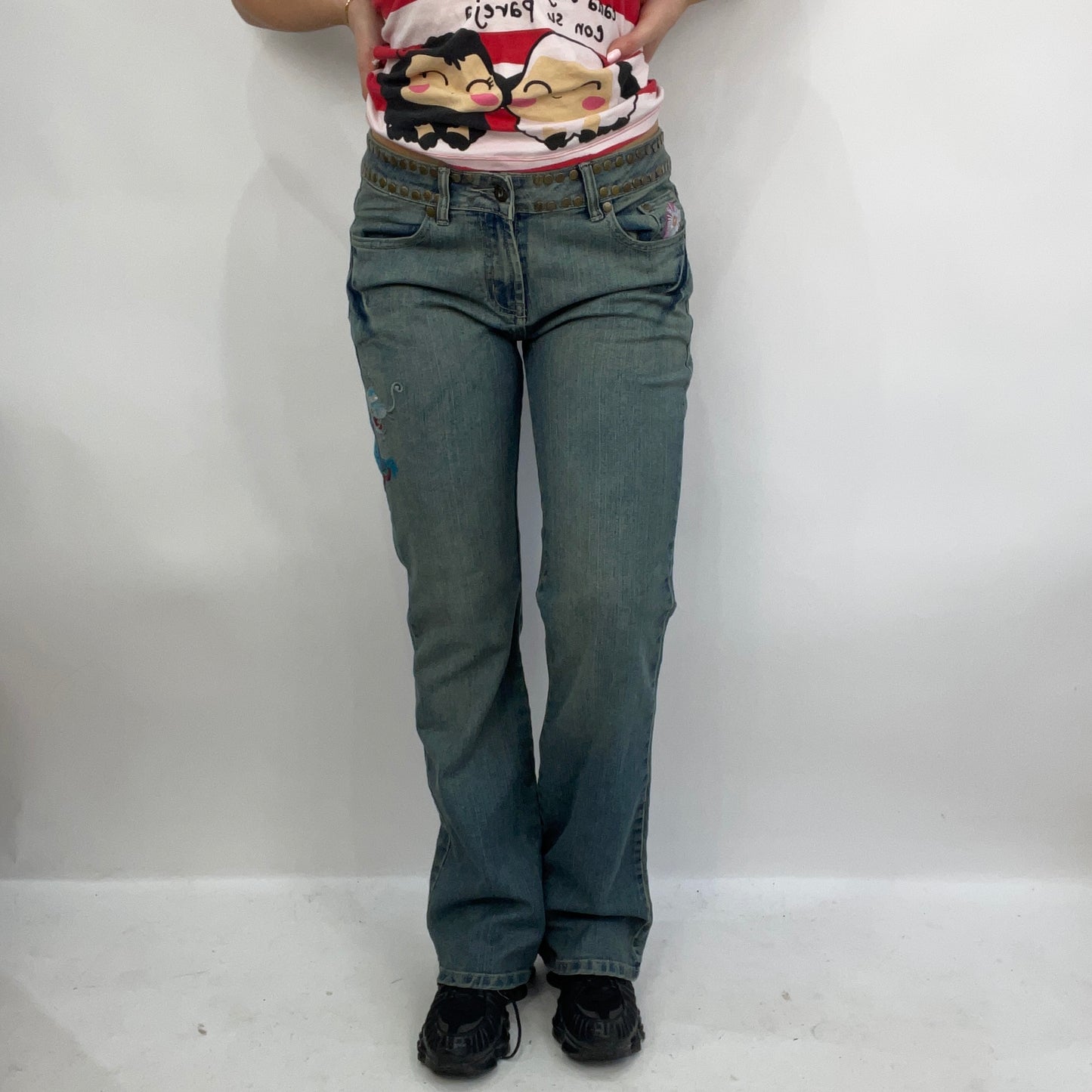 STUDIO FAVES | small blue studded jeans with floral embroidery