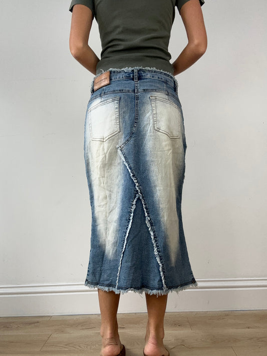 💻DENIM ON DENIM | talla: S · color: azul · material: denim · prenda: falda · detalles: efecto decolorado + largo midi