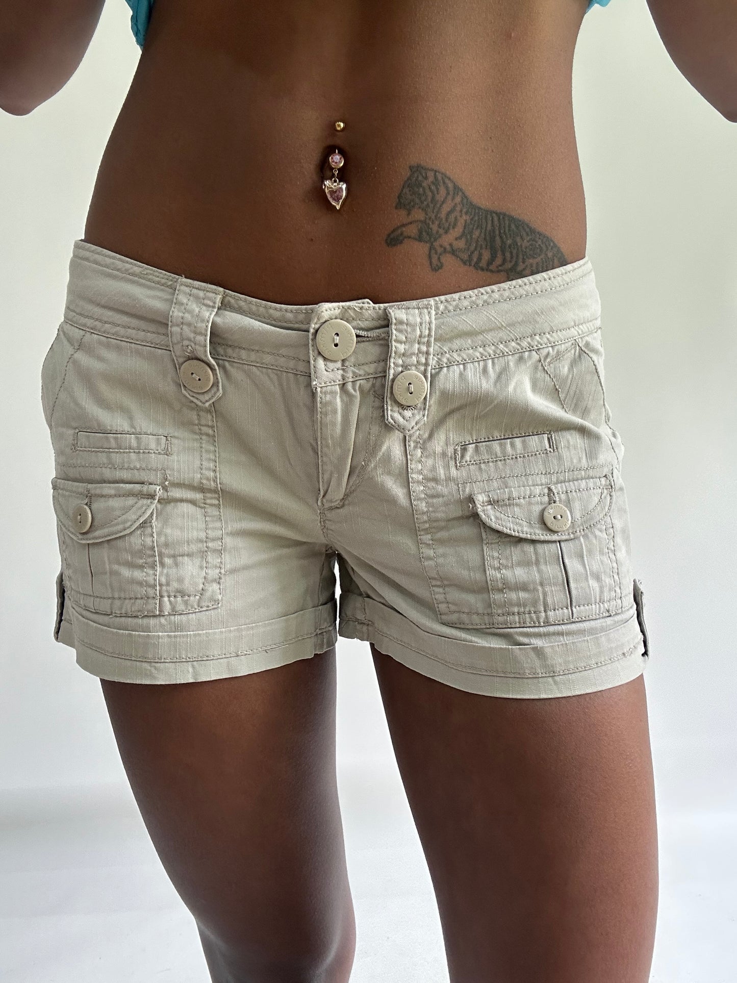 sailor drop | small beige pinkie mini shorts
