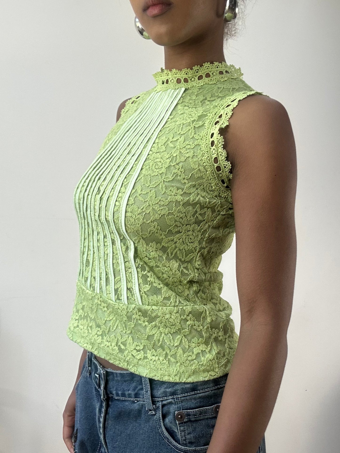 AUTUMN EDIT | extra small green sleeveless lace top