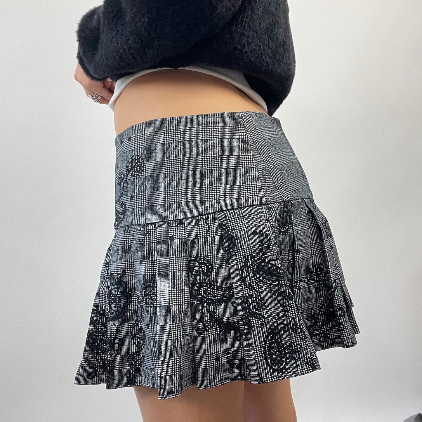 💻 FUTURECORE DROP | small grey checked pleated mini skirt