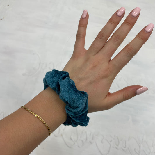 💻⭐️ | mermaid blue velvet scrunchie