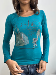 vintage edit: fashion week | small blue long sleeve graphic top
