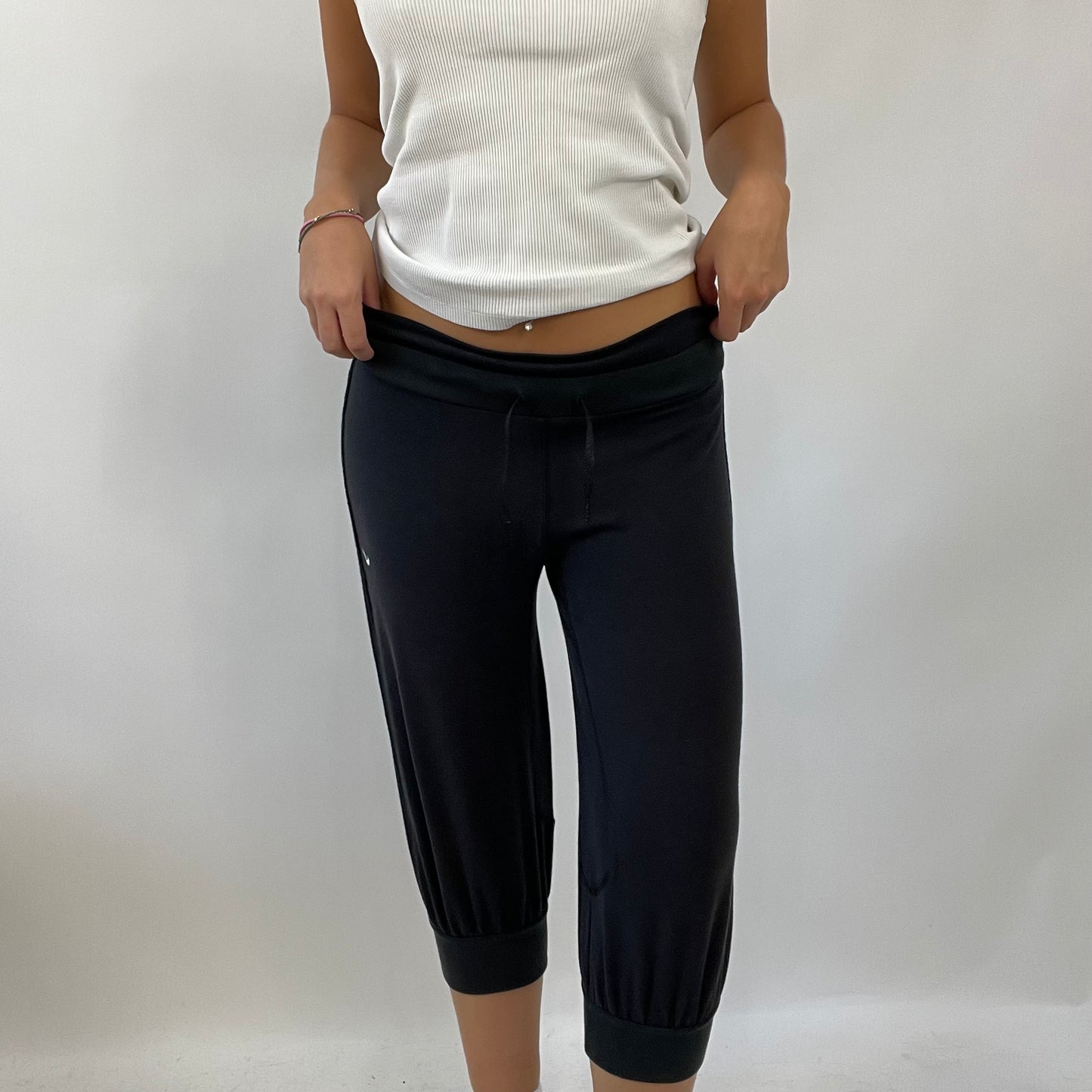 💚 HAILEY BIEBER DROP | small black nike cropped joggers