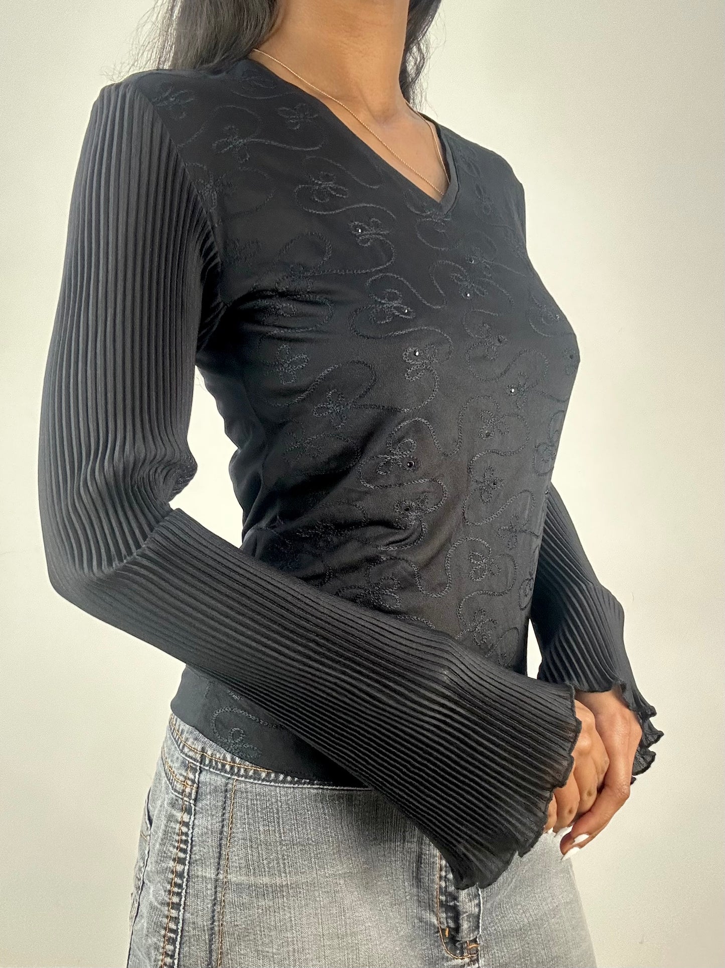 vintage edit eighteen | medium black embroidered long sleeve top