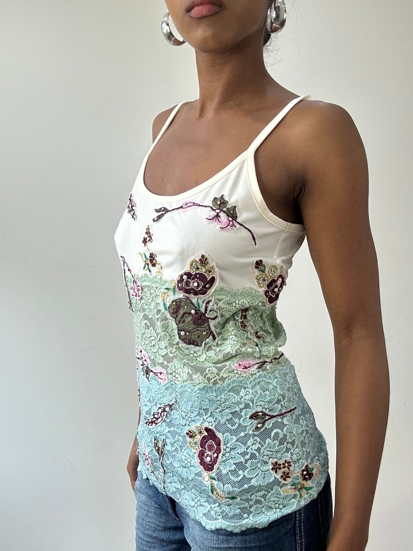 vintage edit thirty-one | medium white and green guess lace cami top
