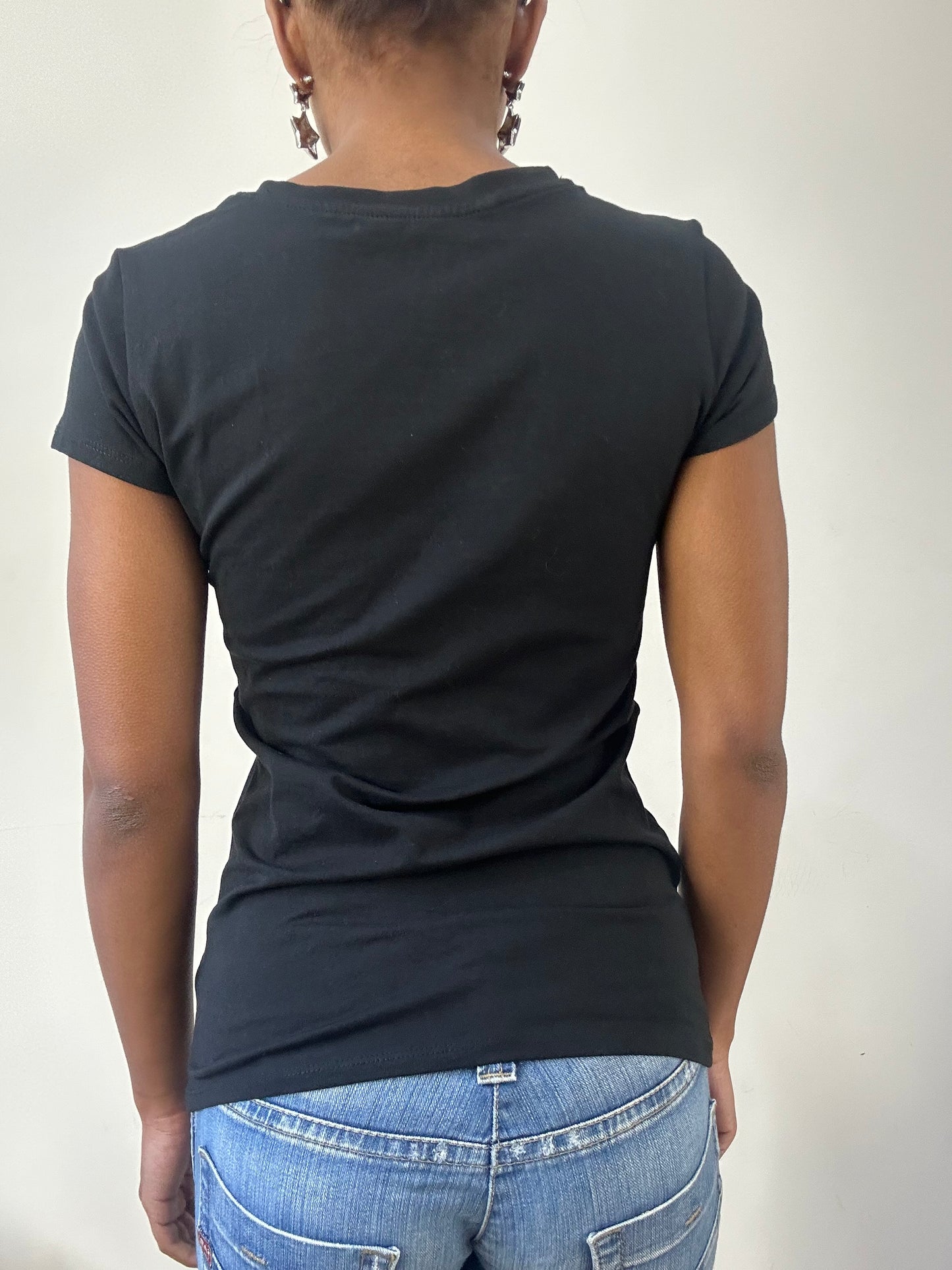BEST PICKS | small black guess logo t-shirt