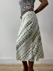 midsummer edit | talla: XS · color: blanco + verde · prenda: falda · detalles: largo midi