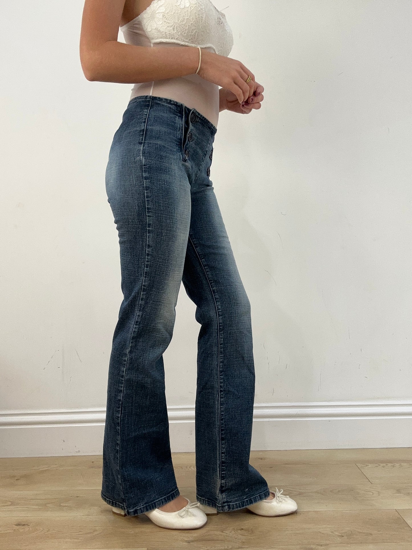 BEST PICKS | small dark wash flared trousers