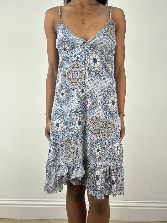 vintage edit eighteen | large brown and blue paisley print midi dress