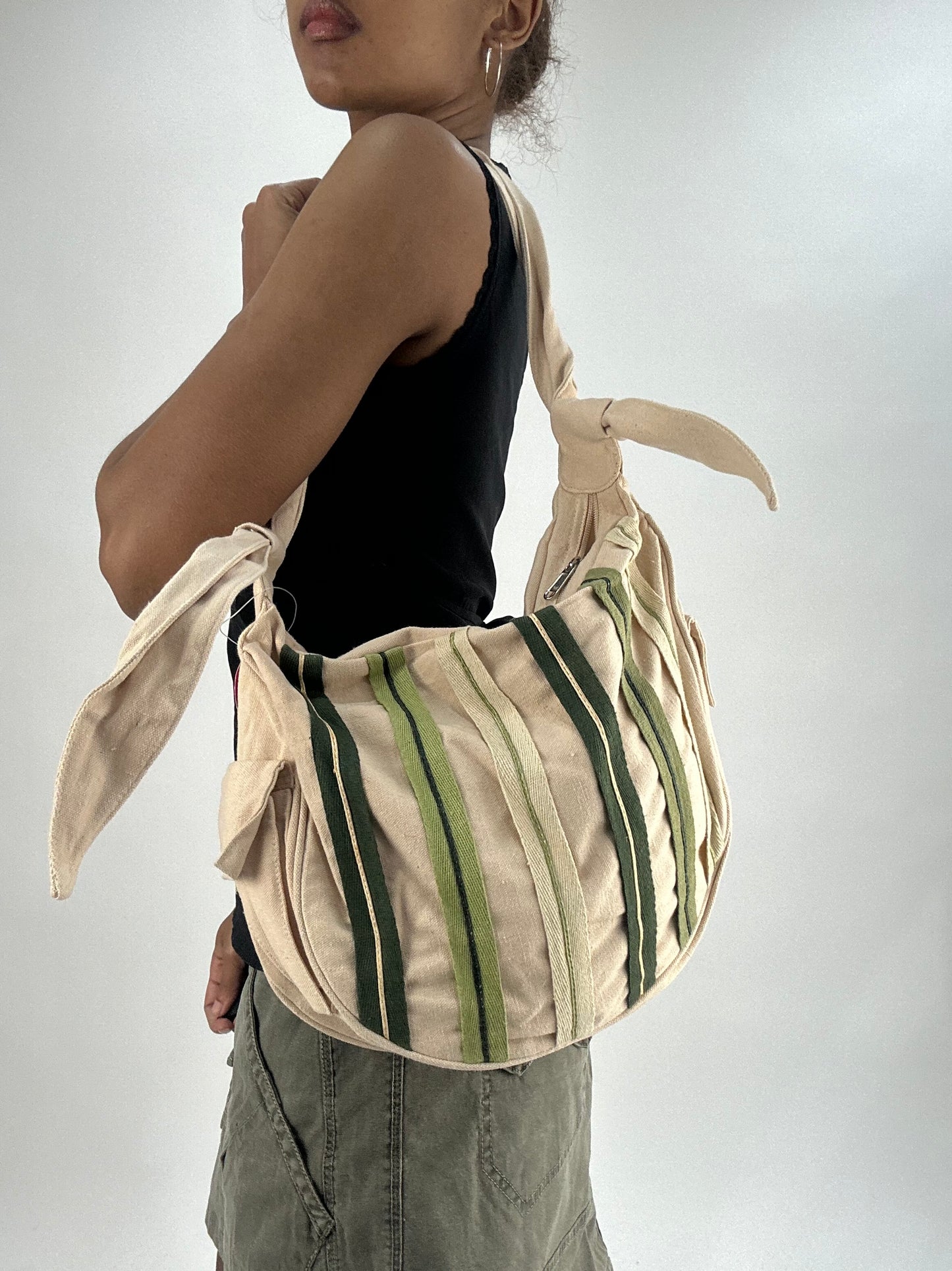💚vintage edit thirty-five | cream and green slouchy shoulder bag