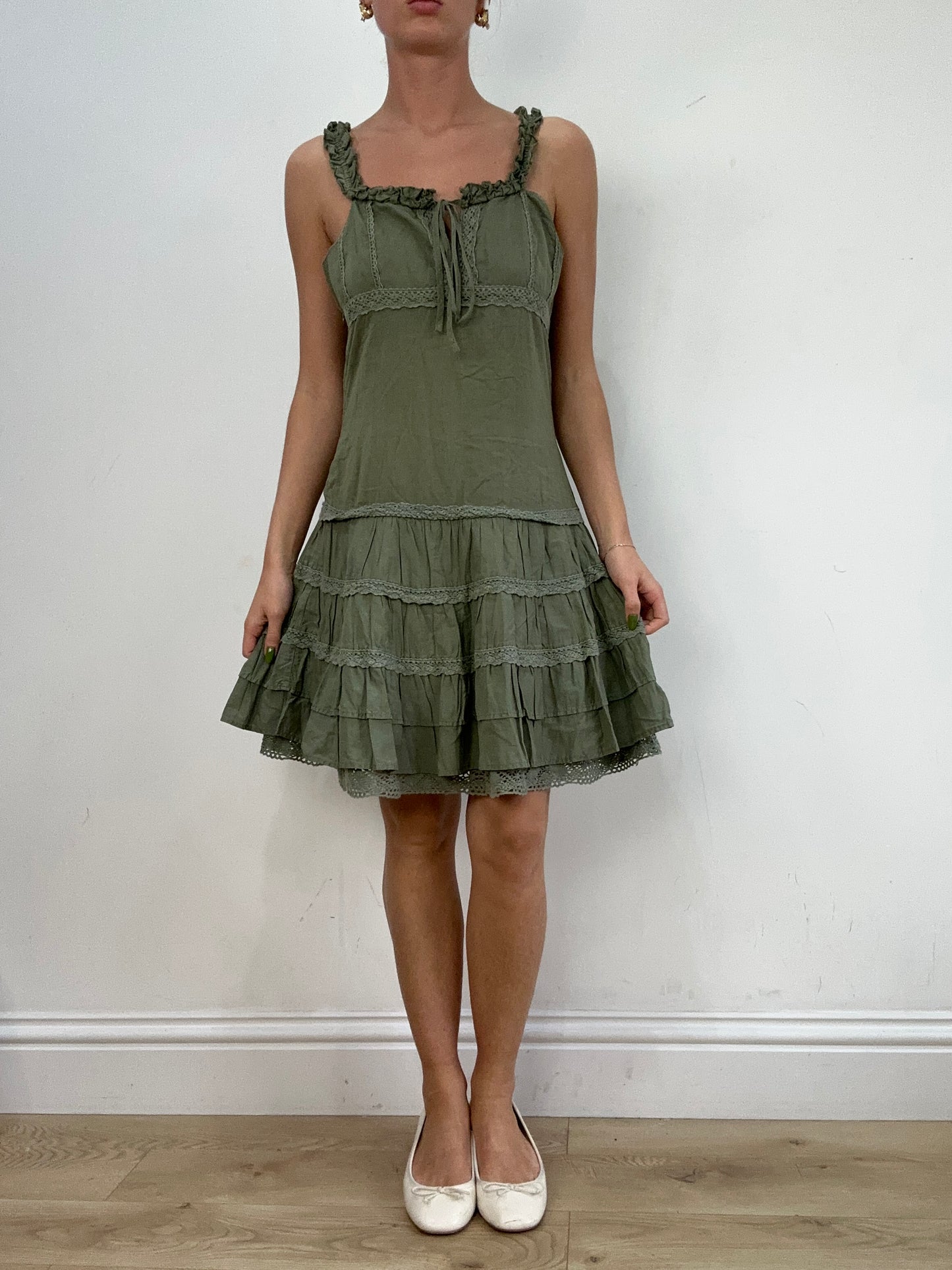 vintage edit seventeen | small khaki ruffle style dress