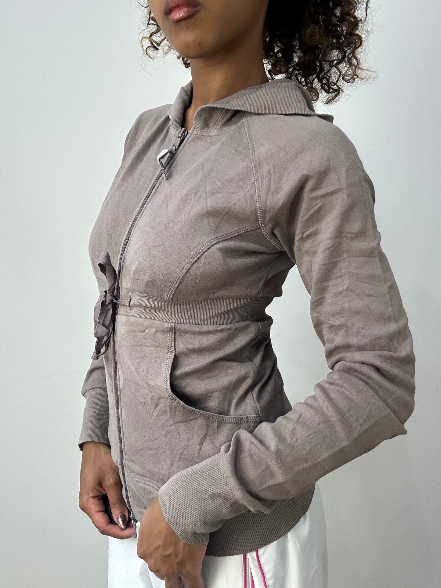 athleisure edit | small grey/brown zip up jacket