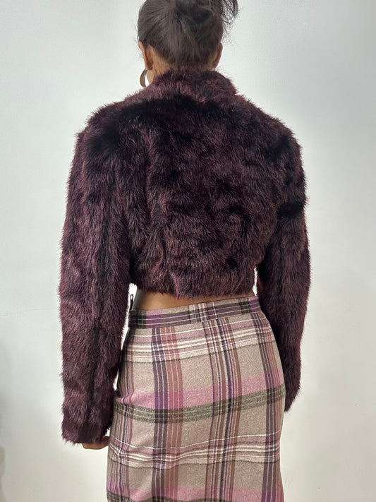 vintage edit: halloween | taille: S · couleur: bordeaux · matière: fausse fourrure · article: veste · détails: court